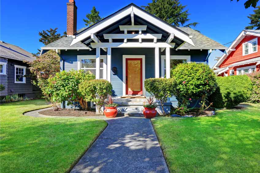 house with curb appeal -curb appeal checklist